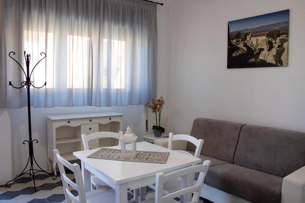 Bed & Breakfast Zia Menga - Luogosanto Sardinia ภายนอก รูปภาพ